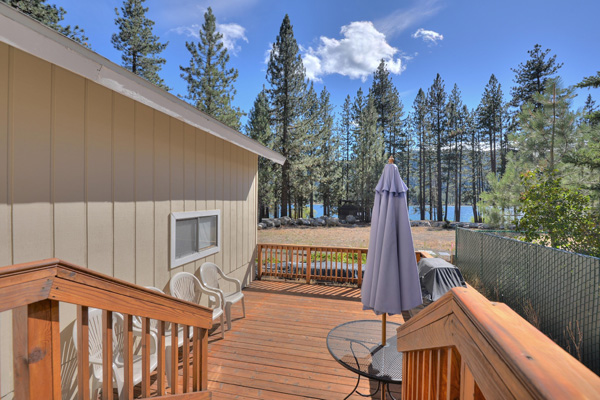 Donner Lake House - Back deck